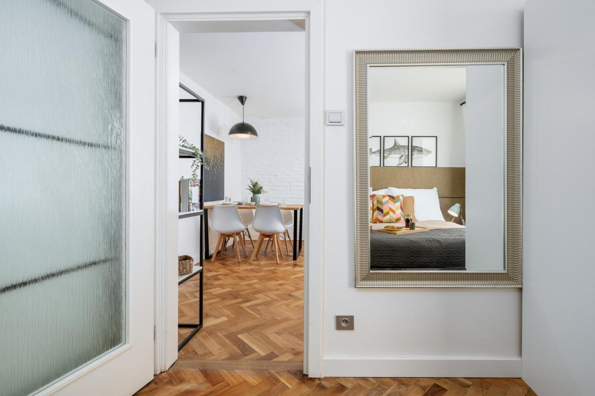 Days - 2bdr - Quiet Area - Workspace Appartement Praag